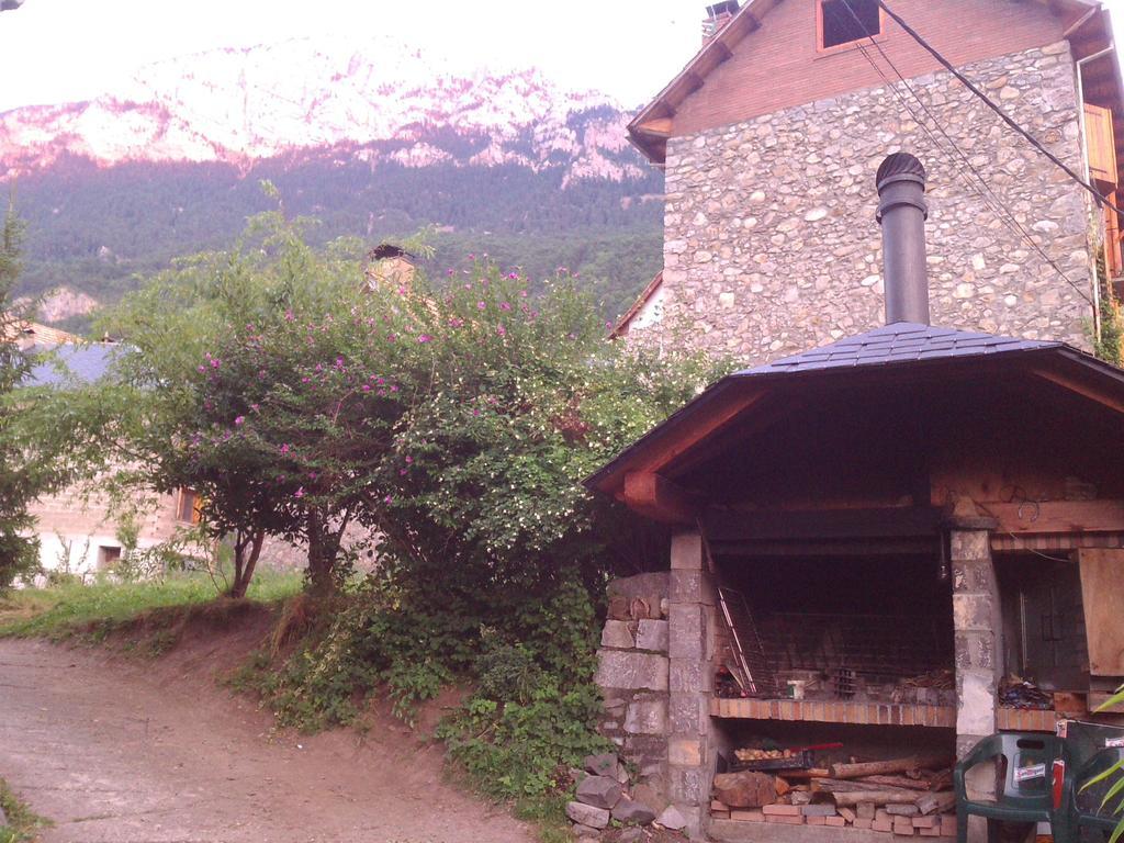 Pension Pallaruelo Saravillo Exterior foto