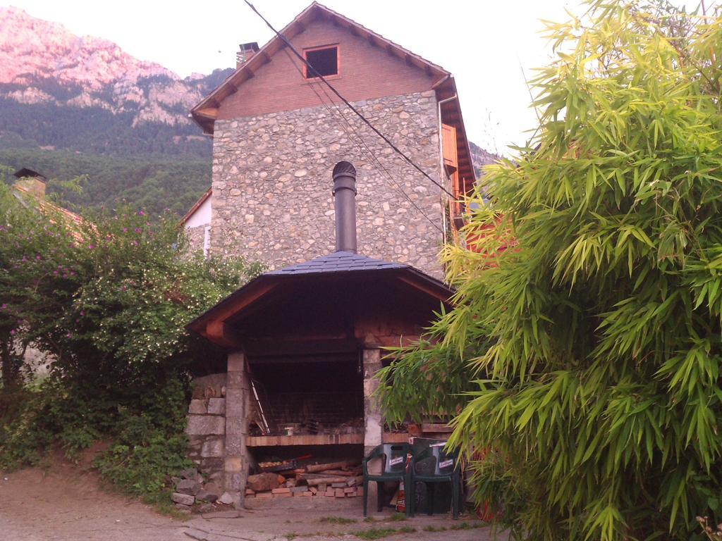 Pension Pallaruelo Saravillo Exterior foto